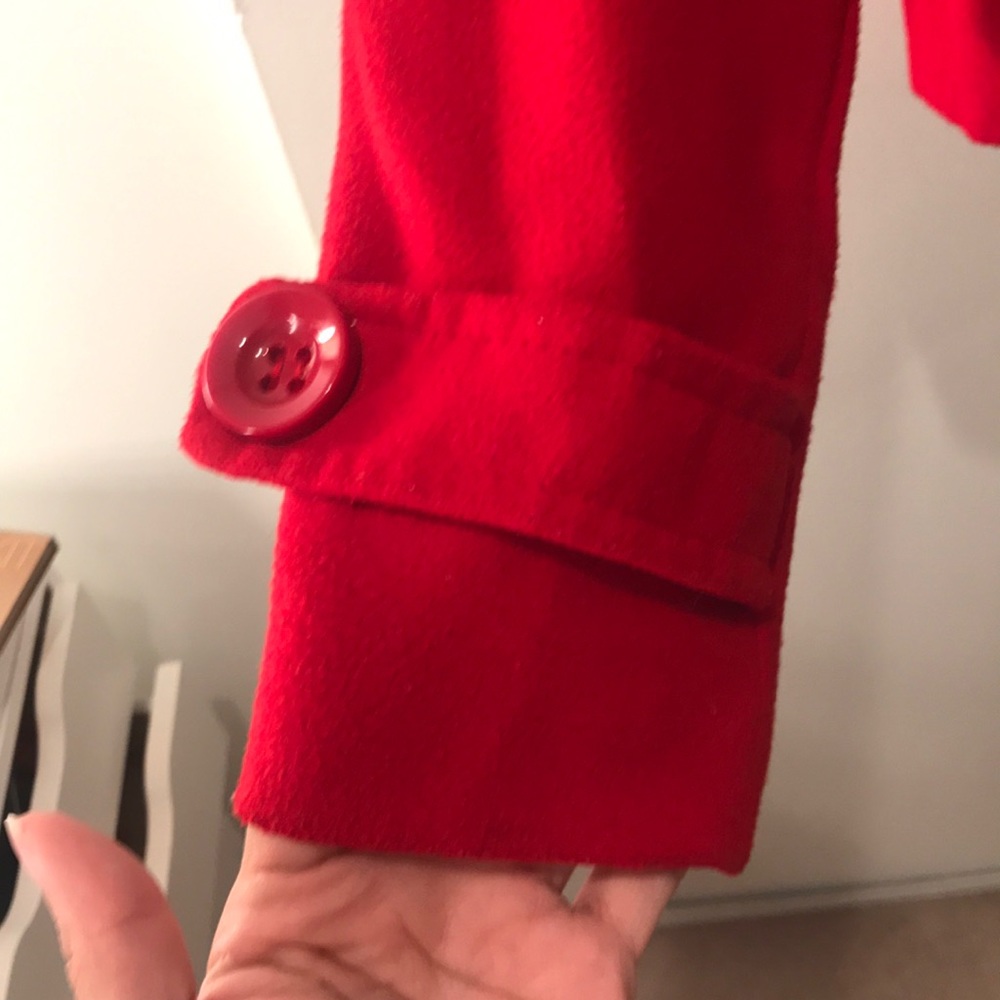 Red coat - Picture 4 of 4